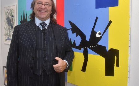 Art Expert Accused of Duping Prince and Palace of Versailles Stands Trial