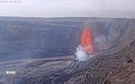 Hawaii's Kilauea volcano resumes dazzling show with lava fountains